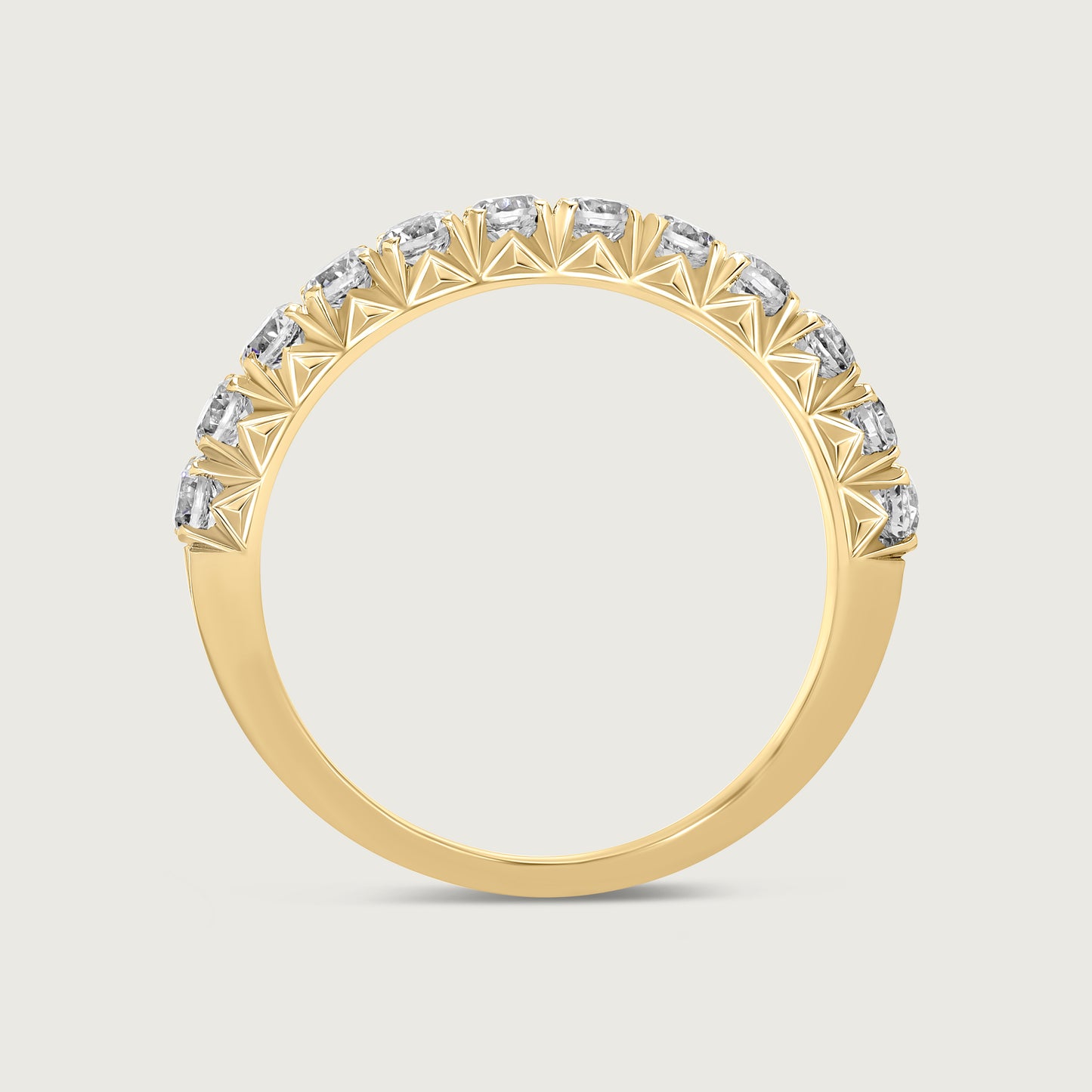 Élégante French Pavé Ring in Yellow Gold
