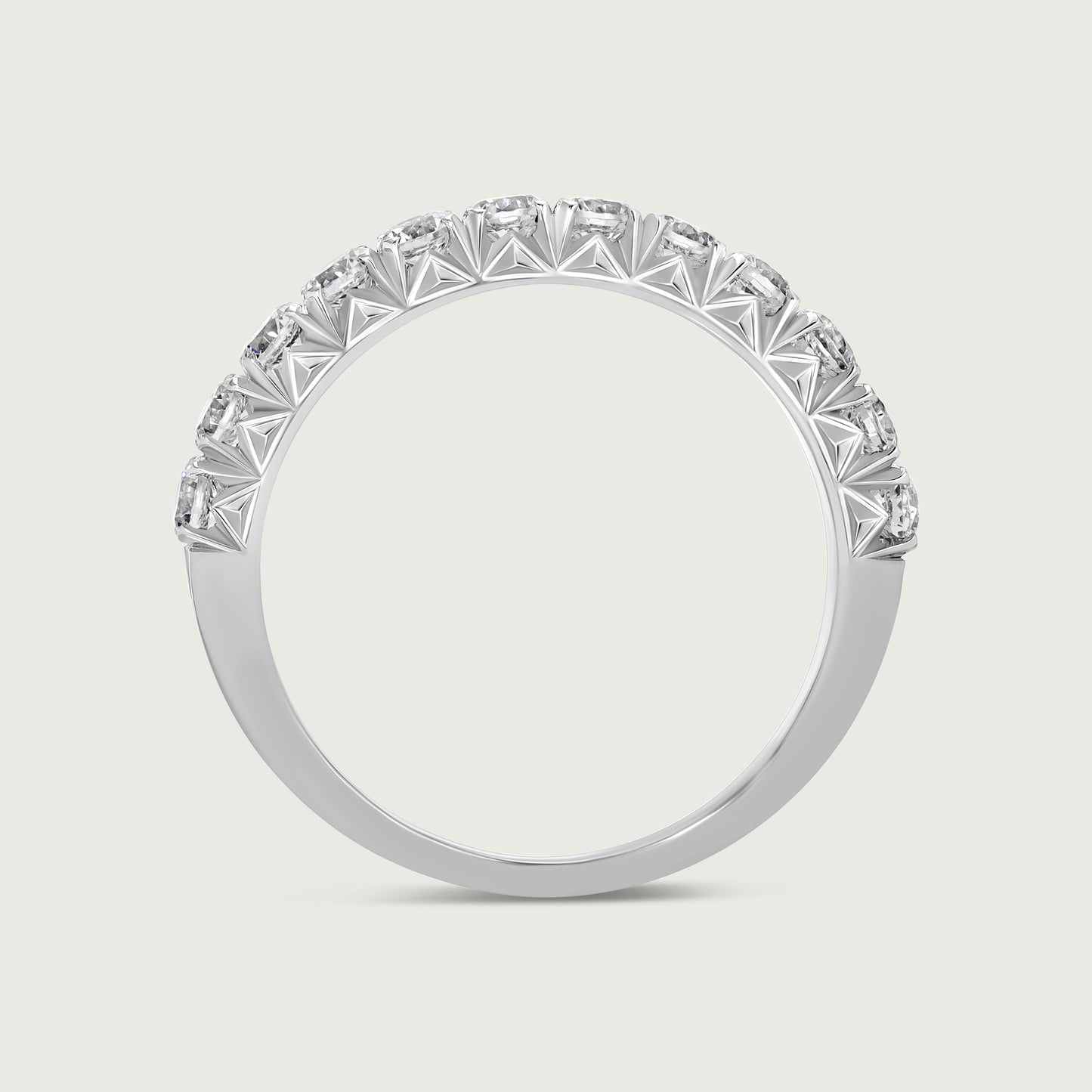 Élégante French Pavé Ring in White Gold