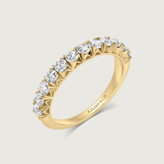 Élégante French Pavé Ring in Yellow Gold